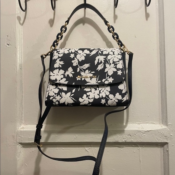 MICHAEL Michael Kors Handbags - 🫐Micheal Kors purse
